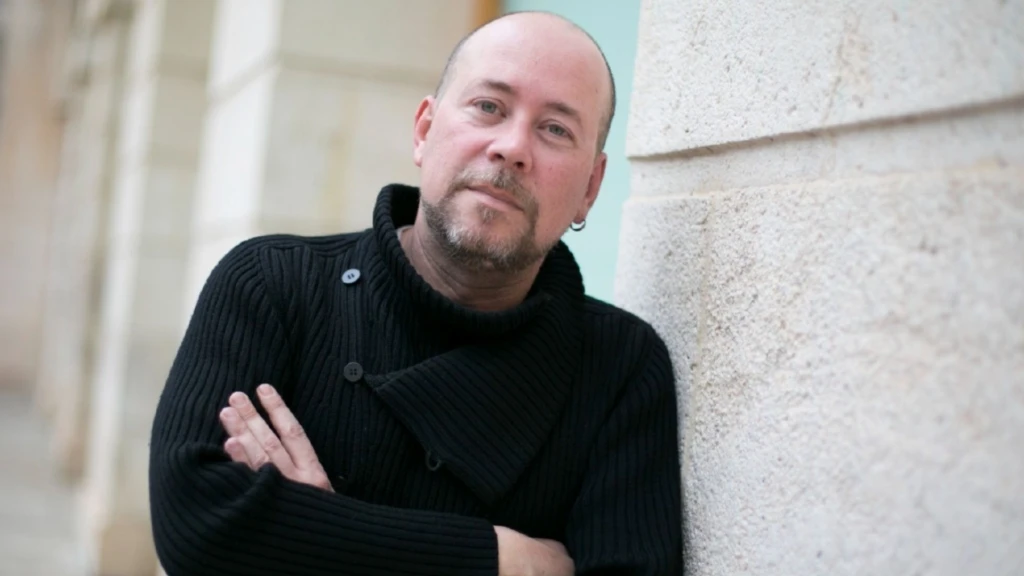 El escritor Raül Navarro gana el VIII Premi de Poesia Francesc Miret