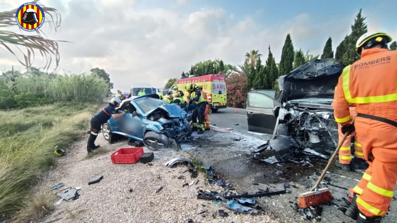 Un choque frontal deja dos heridos en la N332 a la altura de Oliva