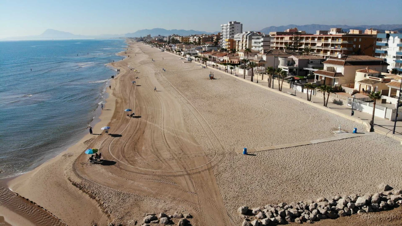 Suspendido temporalmente el baño en una zona de la playa de Miramar por indicación del 112