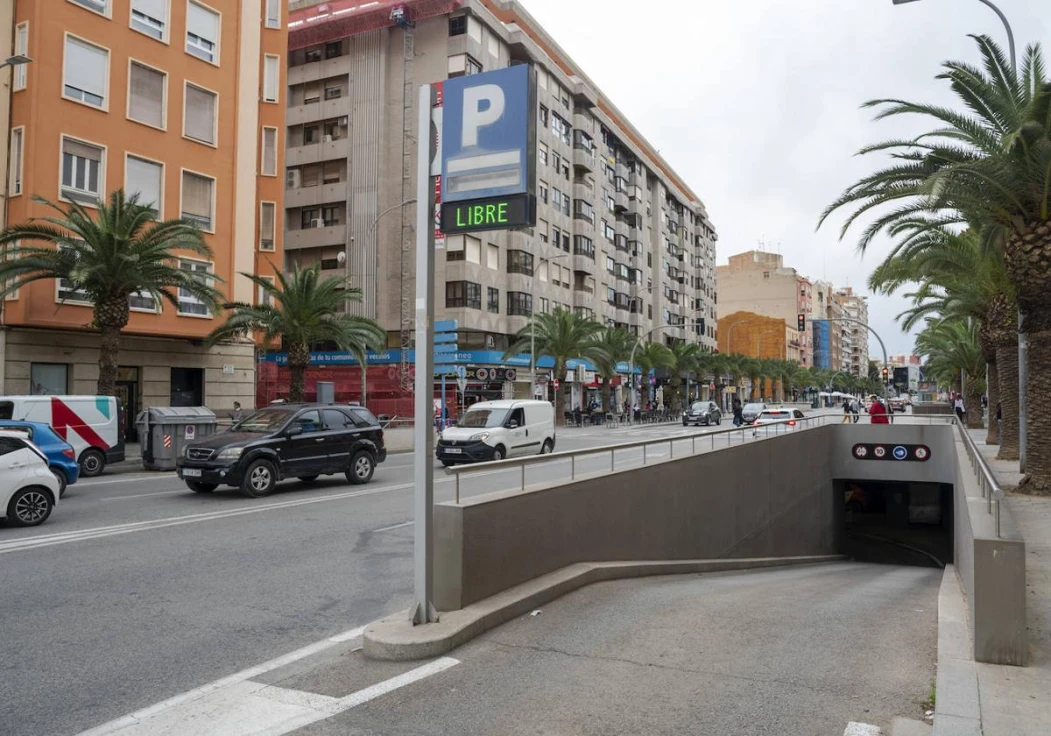 Salvador Gregori carga contra el PP por la deuda heredada y defiende el modelo actual de aparcamientos en Gandia