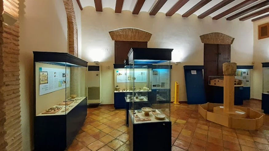 Oliva inaugura la exposición '40 Años de Arquitectos en La Safor (1985-2025)'