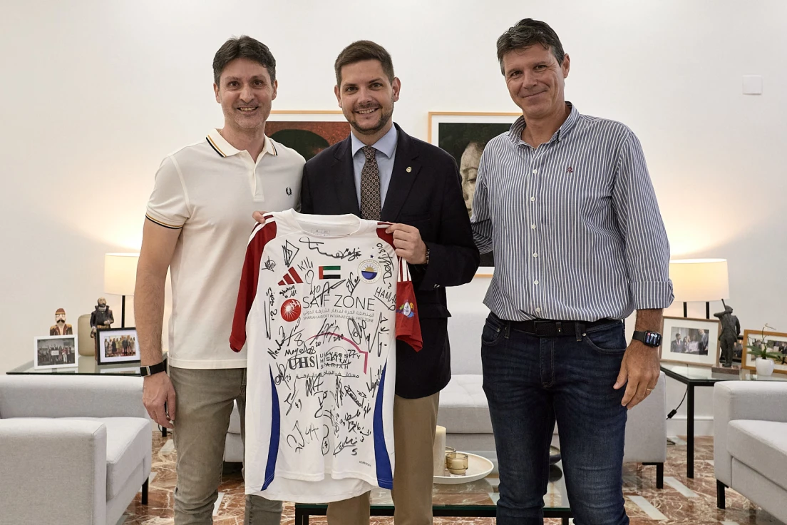 Ximo Mas, orgullo de Gandia, campeón en Asia y recibido por el alcalde