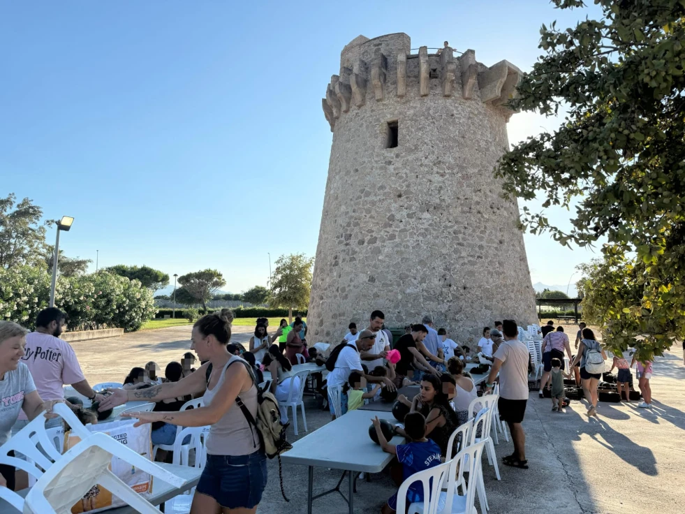Piles celebra la Nit dels Fanalets con un taller artesanal y un pasacalles popular