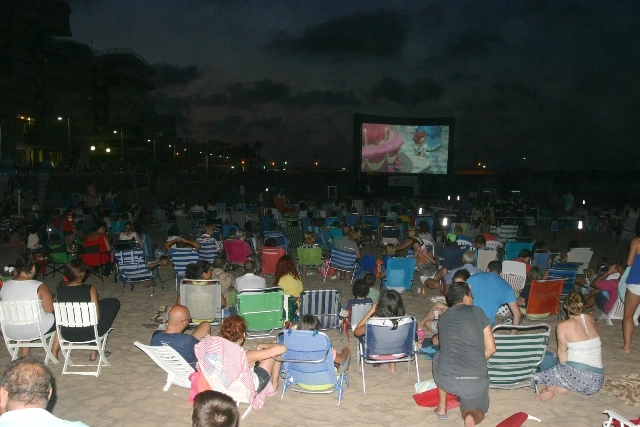La Diputació de València acerca el cine de verano a las playas de La Safor