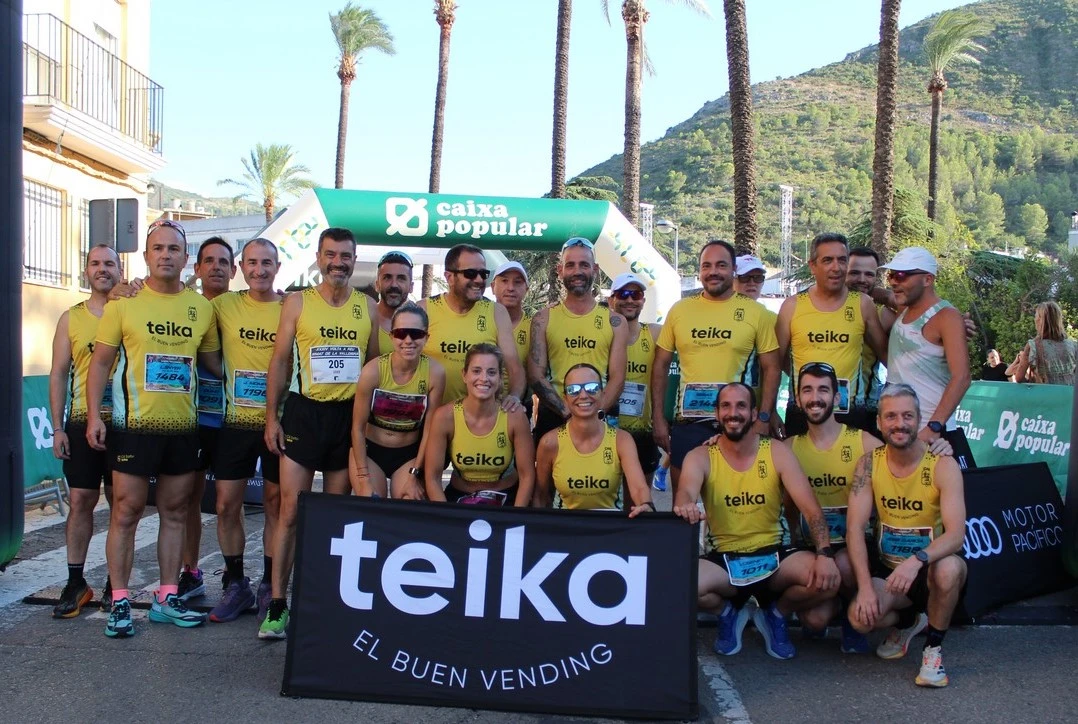 Nutrida representación del CA Safor Teika en la Volta a Peu a Simat