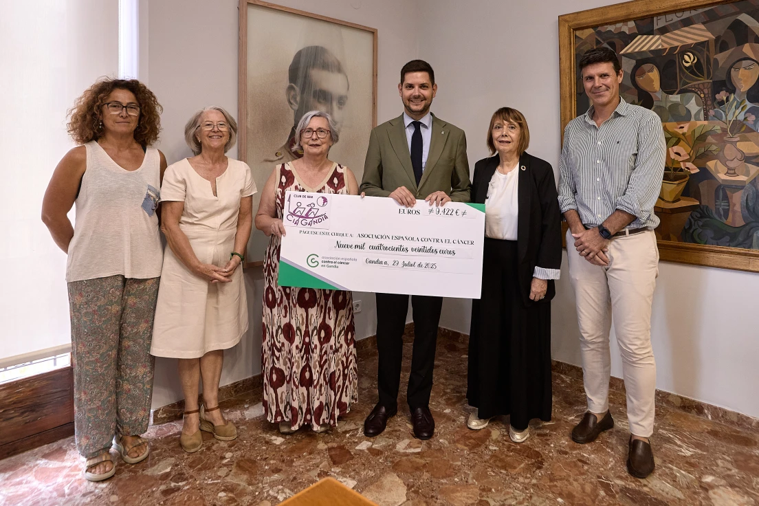 Gandia celebra el éxito del V Reto Solidario del Club de Rem CIA Gandia en apoyo a la lucha contra el cáncer infantil