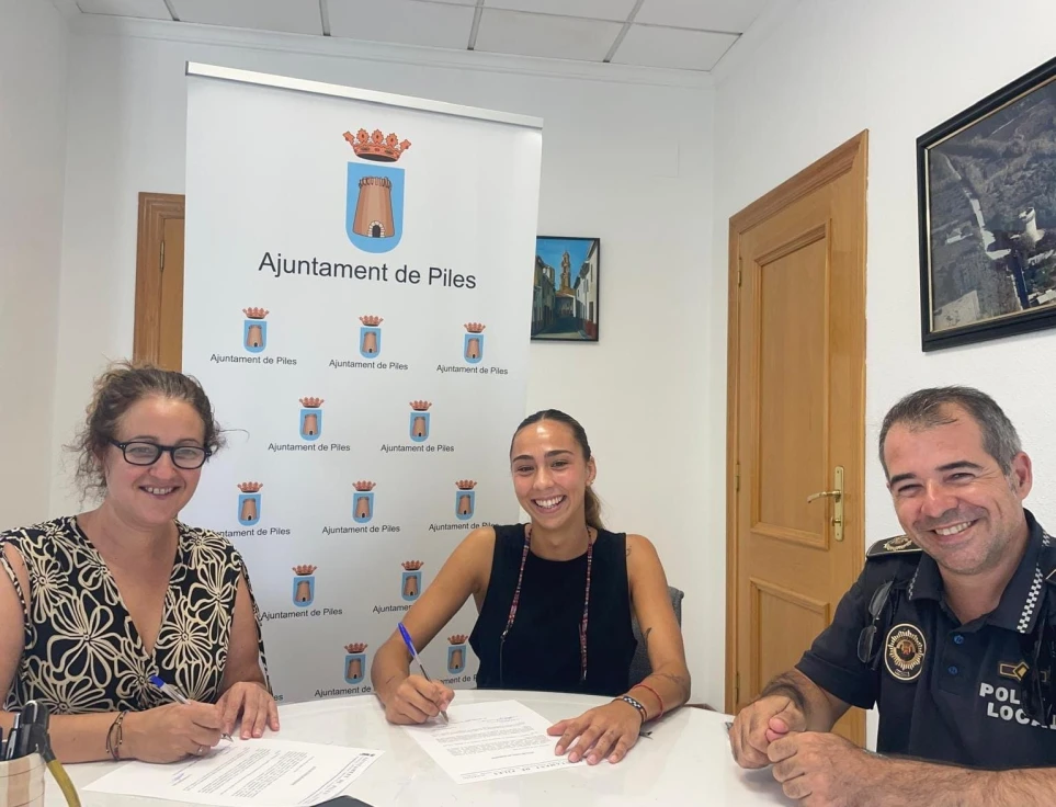Piles refuerza su plantilla de Policía Local con la incorporación de una nueva agente