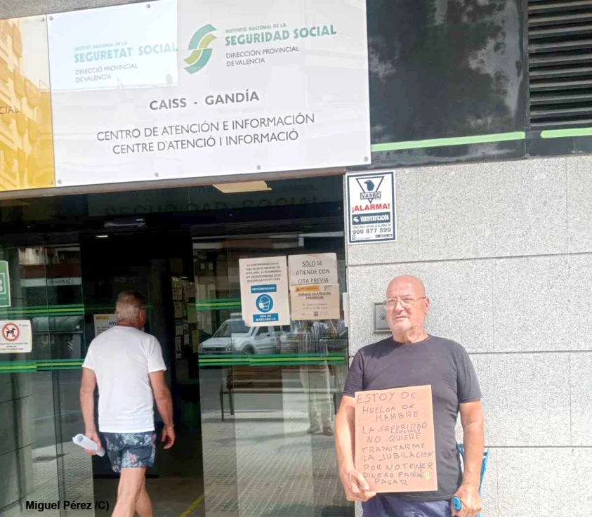 'Para que me maten ellos... me muero yo' es lo que dice un vecino de Gandia en huelga de hambre por su jubilación