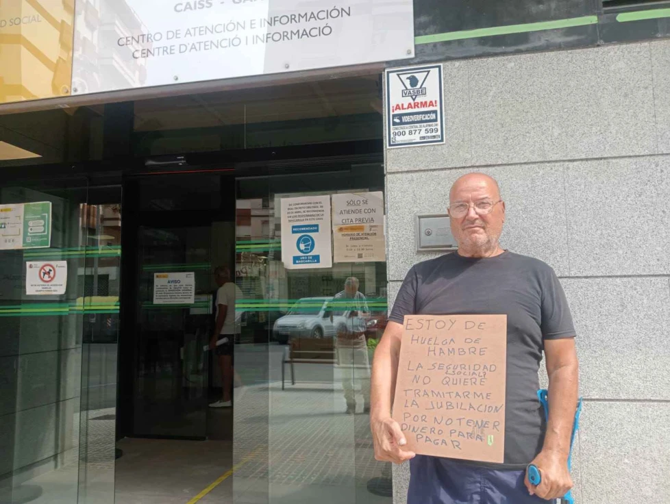 La Tesorería de la Seguridad Social en Gandia atiende al hombre en huelga de hambre y le da una solución