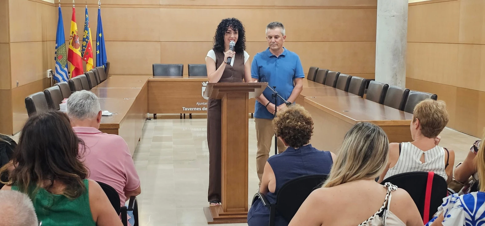 Tavernes presenta su libro de las Fiestas Mayores de 2025