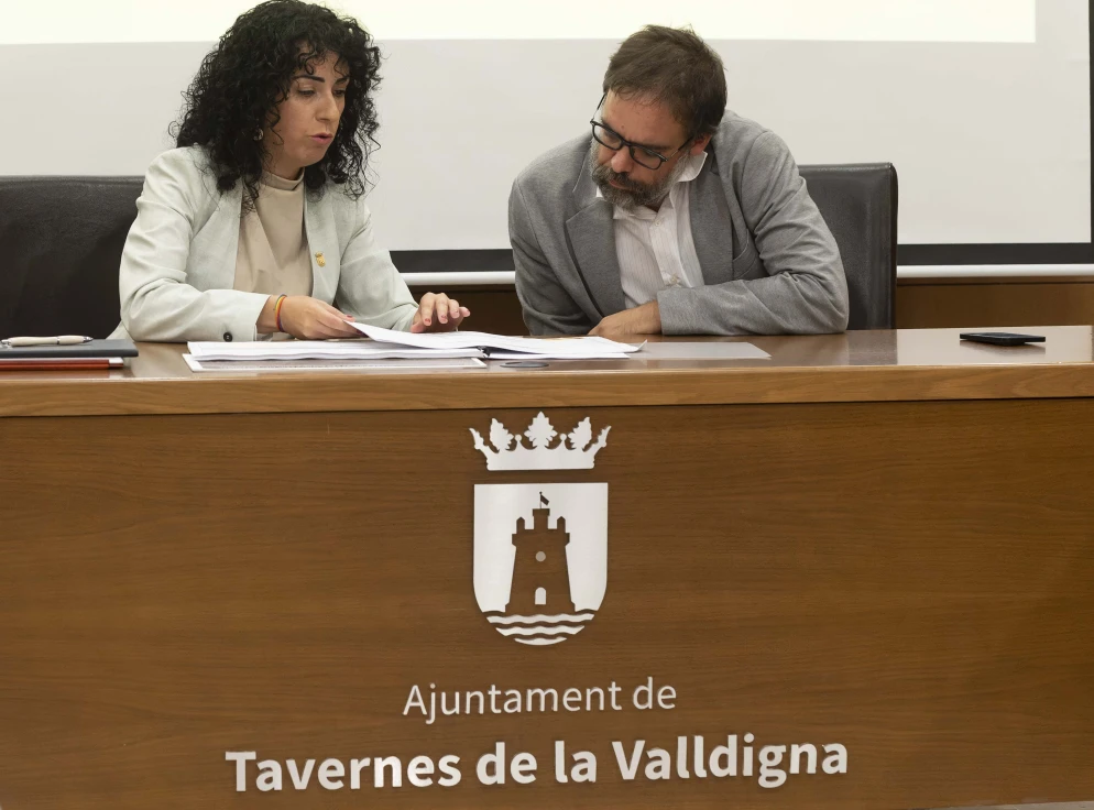 El presidente de Renfe visita Tavernes y analiza con la alcaldesa las actuaciones de mejora de las obras de accesibilidad de la estación