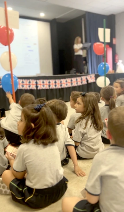 El Colegio Santa Ana de Villalonga inicia el curso con el proyecto Paddington, símbolo de acogida y educación en valores