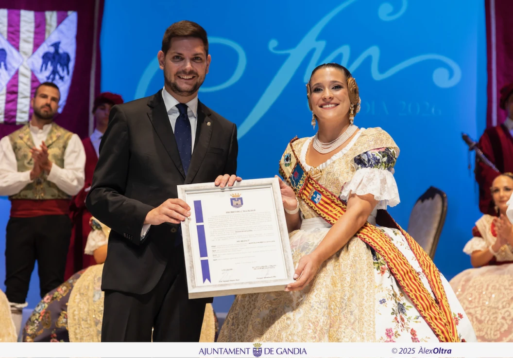 Manuela Borrull Guillem accedía el sábado al cargo de Fallera Mayor de Gandia 2026