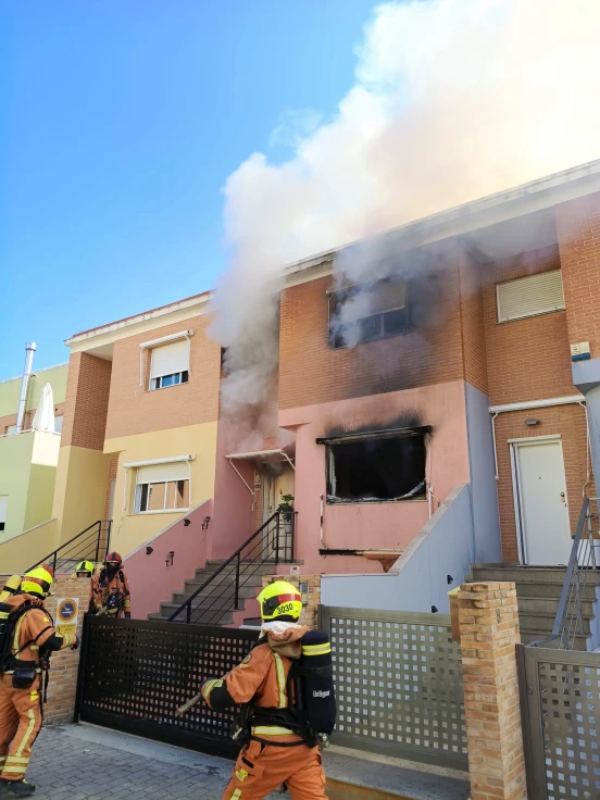 Fallecen tres mascotas en el incendio de la vivienda de Almoines