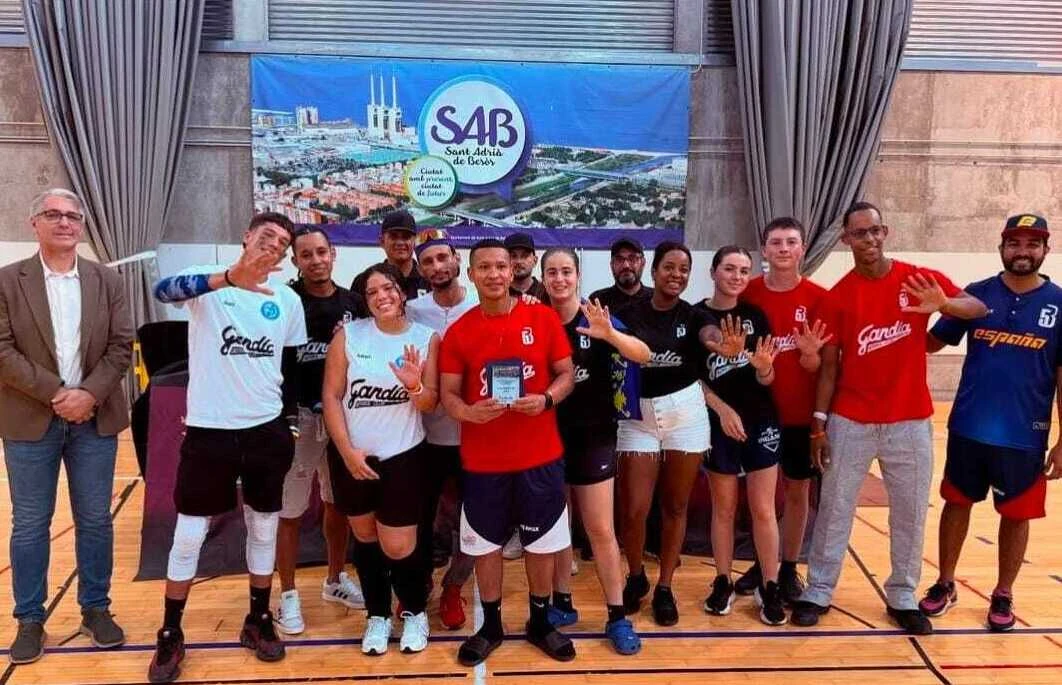 Los Dolphins Gandia logran un destacado cuarto puesto en el Torneo de Béisbol 5 de Sant Adrià