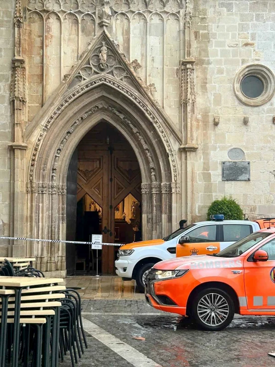 Las lluvias torrenciales caídas ayer en Gandia inundaron la Colegiata