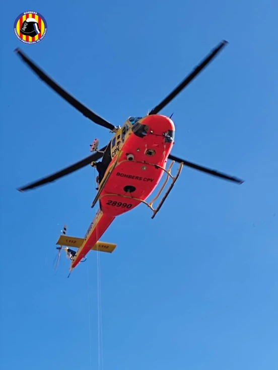 Un nuevo rescate de Bomberos en la tirolina de la Via Ferrata de la Falconera en Gandia