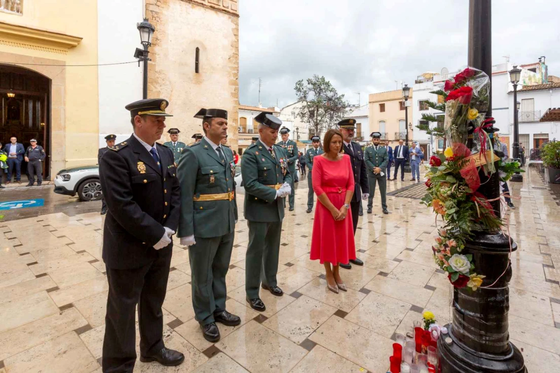 Homenaje a Beatriz Guijarro en el día de la patrona de la Guardia Civil en Oliva