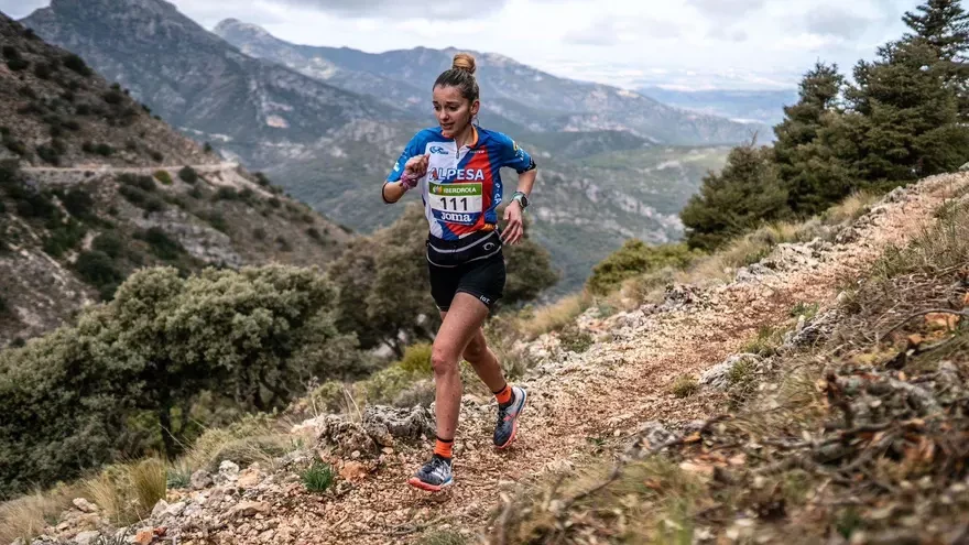 La atleta del CA Alpesa, Rosa María Lara, roza el podio en la prueba de Ultra Trail del Mundial con una brillante quinta posición