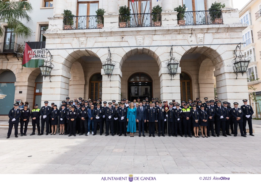 Gandia otorga un centenar de reconocimientos en un Día de la Policía Local marcado por la respuesta ejemplar ante emergencias