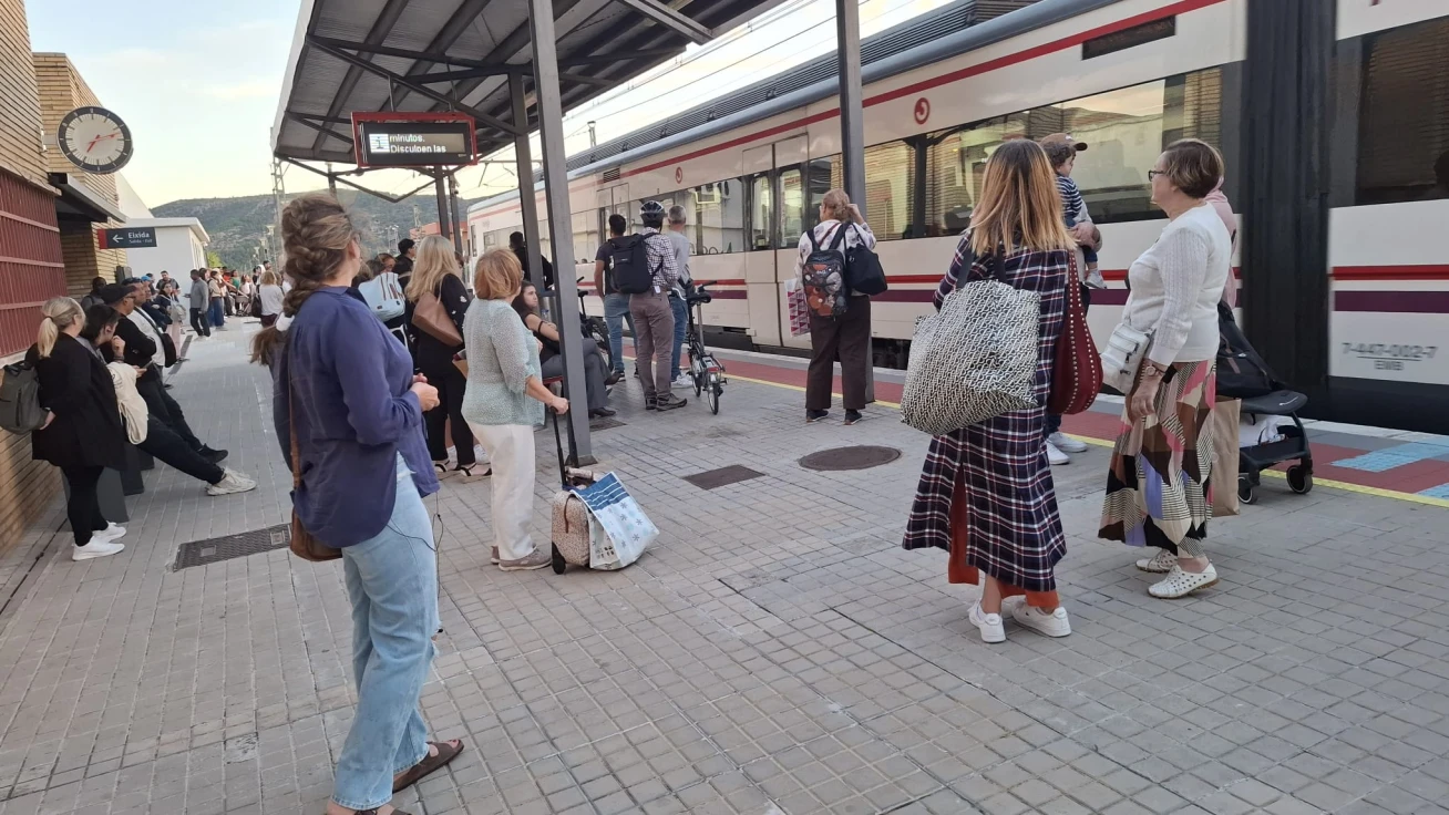 El Misterio del Tren que no entra en Gandia y deja tirados a los pasajeros en Xeraco