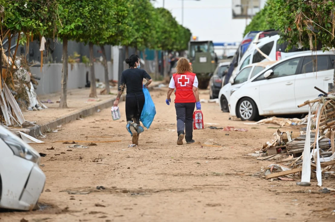 Un año después de la dana, Cruz Roja ha materializado ya el 54% de las donaciones y atendido a más de 143.000 personas afectadas