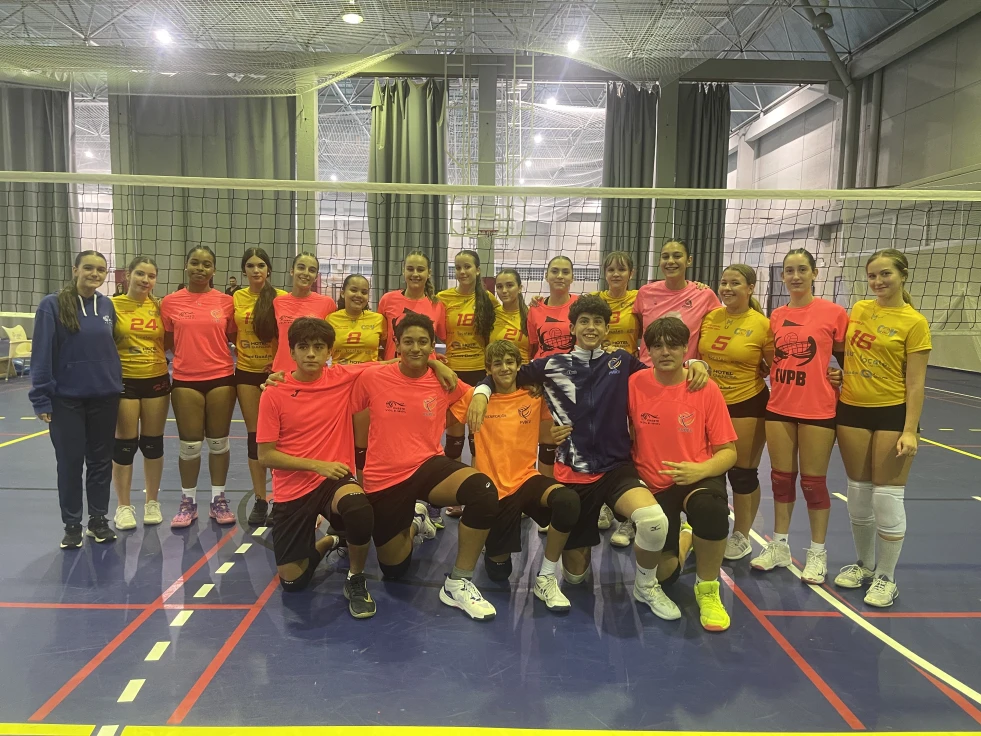 Las cadetes del Club de Voley Arenas de Gandia se miden a un combinado del CAR de Cheste