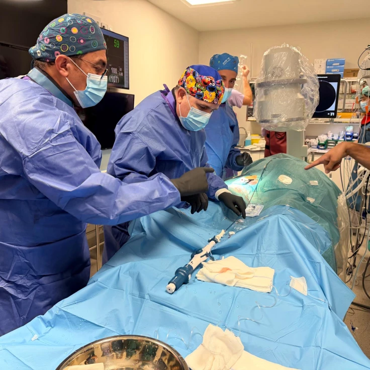 El Hospital de Gandia realiza su primera implantación de marcapasos sin cables