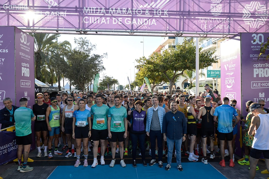 Más de 3.000 corredores participan en la Media Maratón y 10K de Gandia