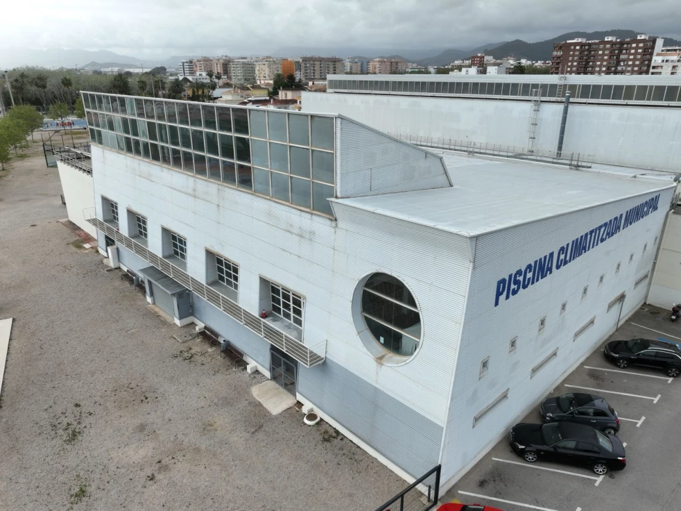 Oliva inicia la licitación para la reforma integral de los vestuarios de la piscina cubierta municipal