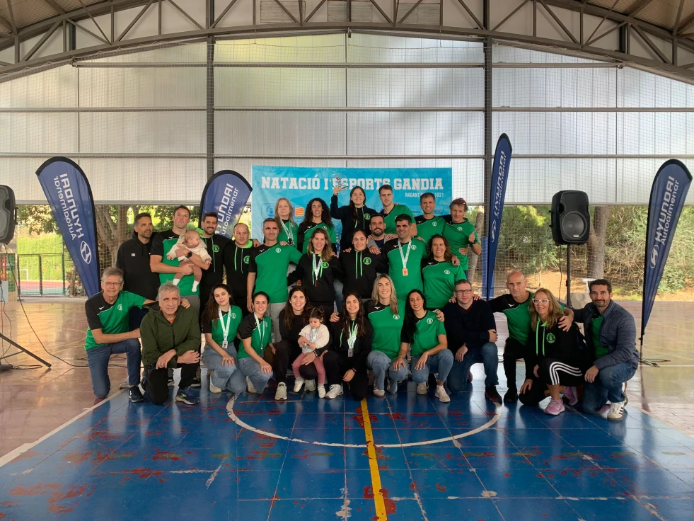 El NiE Gandia se impone en el II Open Máster y logra un récord autonómico en el relevo 4x50 libre mixto +120