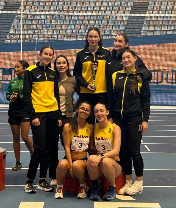 El equipo femenino del CA Safor Teika se cuelga el bronce en el Autonómico de Clubes Short Track Sub-20