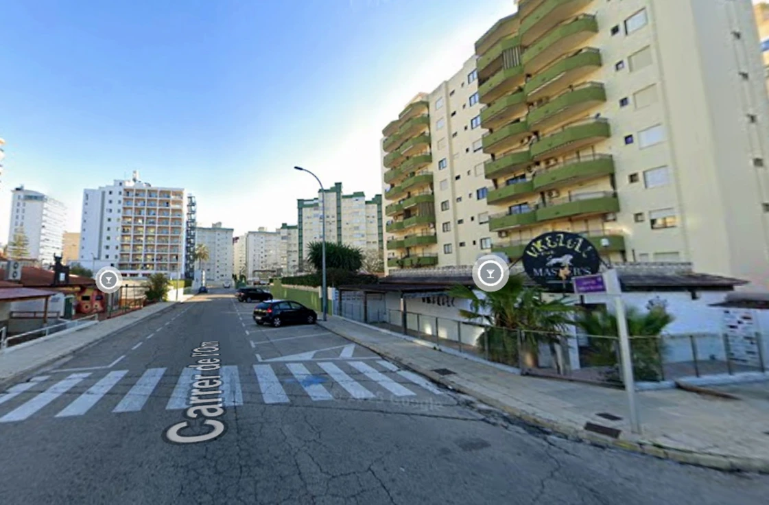 La Justicia anula el acuerdo del pleno de 2024 de revertir la zona de pubs de El Castell en la playa de Gandia como ZAS