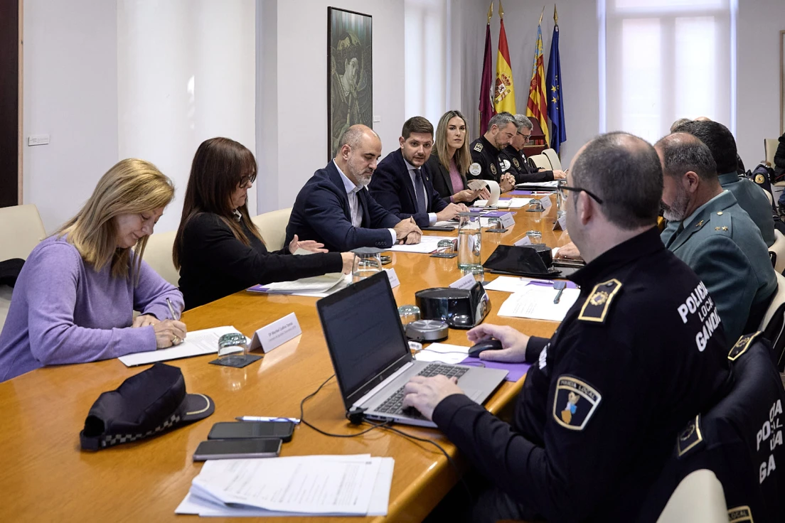 Gandia pone en marcha el dispositivo especial en Navidad aumentando la presencia policial