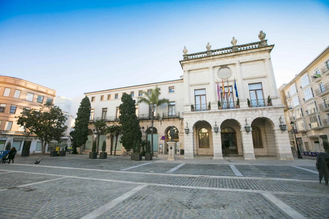 Los vídeos que hacen y ven los políticos de Gandia en redes sociales marcan la polémica y el enfrentamiento entre PSOE y PP