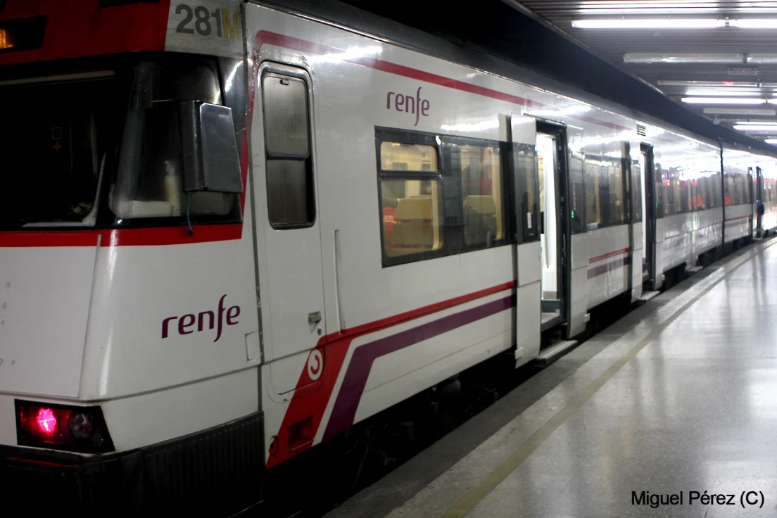 Compromís exige al gobierno de Sánchez, al que apoyó, un servicio digno de trenes y que traspase el servicio de Cercanías a la Generalitat