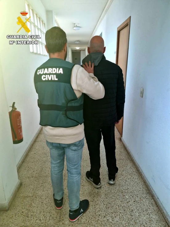 Pide un mechero para prender fuego al campo en Oliva y, tras hacerlo, ha acabado detenido por la Guardia Civil