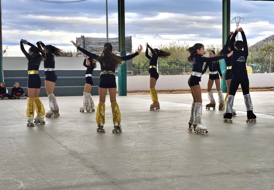 El Club de Patinatge Artístic Tavernes de La Valldigna presenta a sus deportistas de la temporada