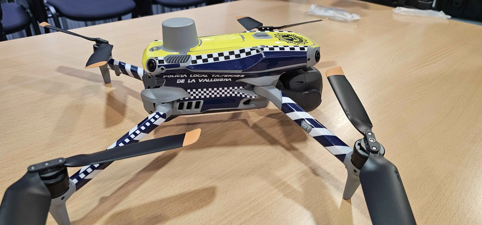 La Policía Local de Tavernes de la Valldigna incorpora un dron de alta tecnología para reforzar la seguridad y la vigilancia