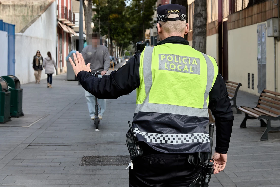 Gandia empieza a multar por el mal uso de patinetes eléctricos y vehículos de movilidad personal