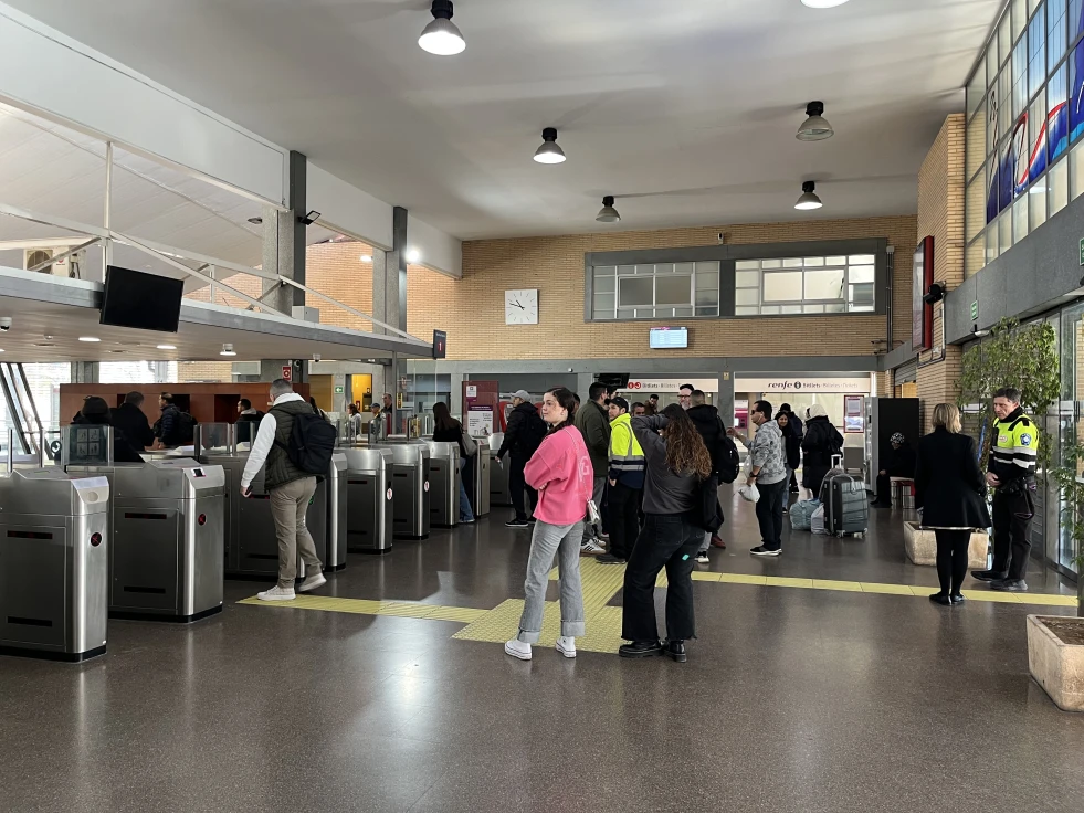 Vuelve el caos a la estación de Renfe de Gandia