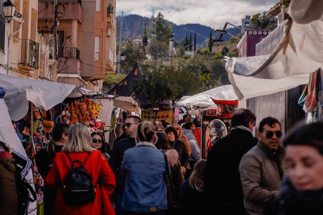 Potries vuelve a llenar su Porrat de San Blai de miles de personas
