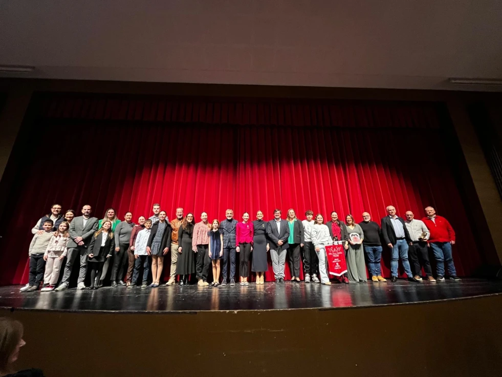 Las Fallas de Gandia entregan los premios Joan Climent, Benirredrà y Cáritas