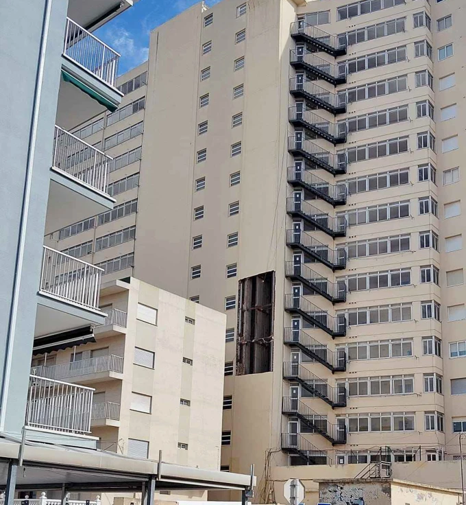 Regresan a sus casas los vecinos de El Mirador de la playa de Bellreguard desalojados el viernes