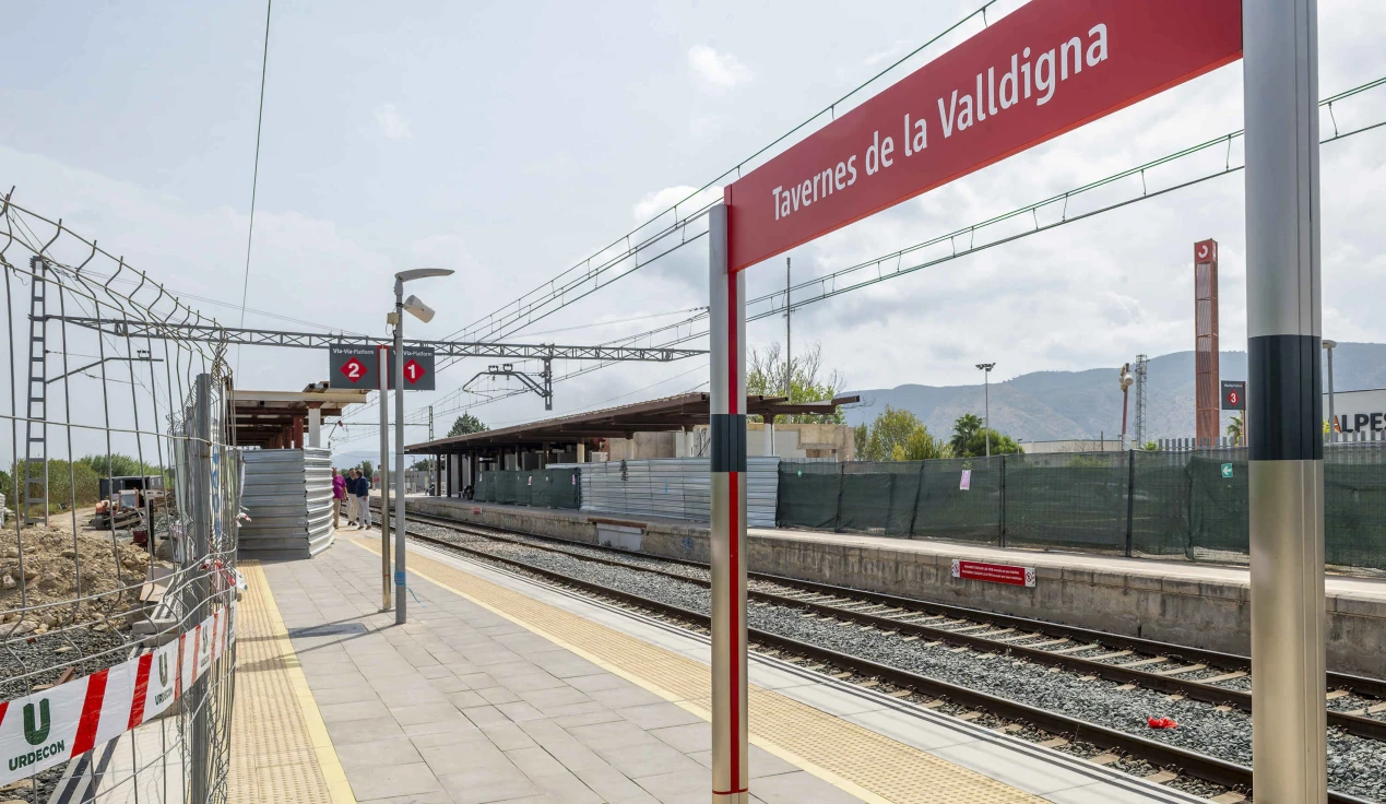Renfe reinicia las obras de mejora de la accesibilidad de la estación de Tavernes de la Valldigna