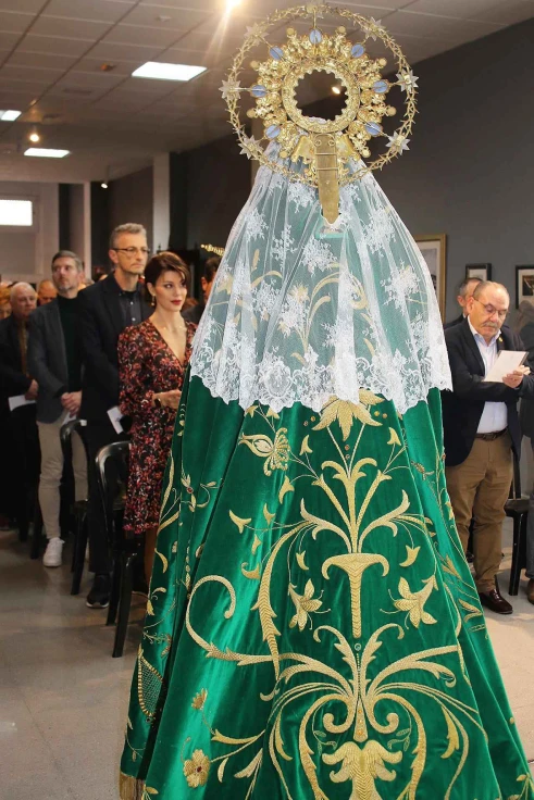 Histórico primer besamanos de la Virgen Dolorosa en Gandia