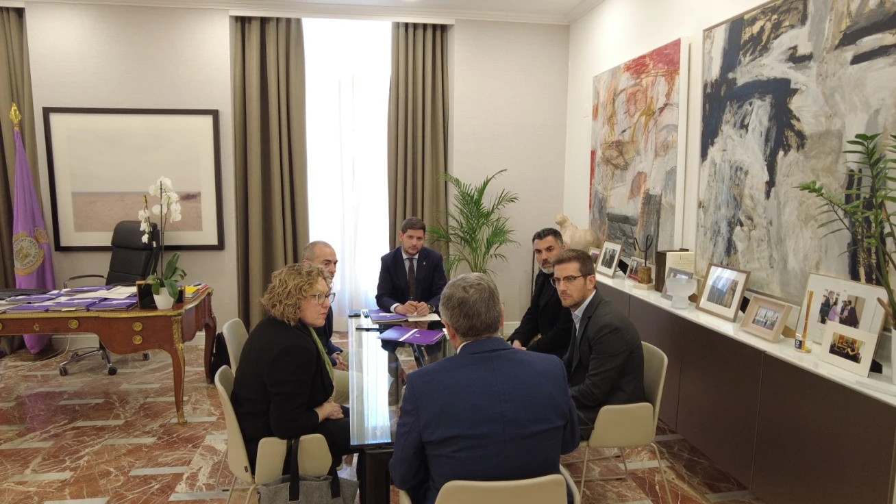 El gobierno de Gandia y tres entidades bancarias impulsan una nueva medida para facilitar el acceso a la vivienda