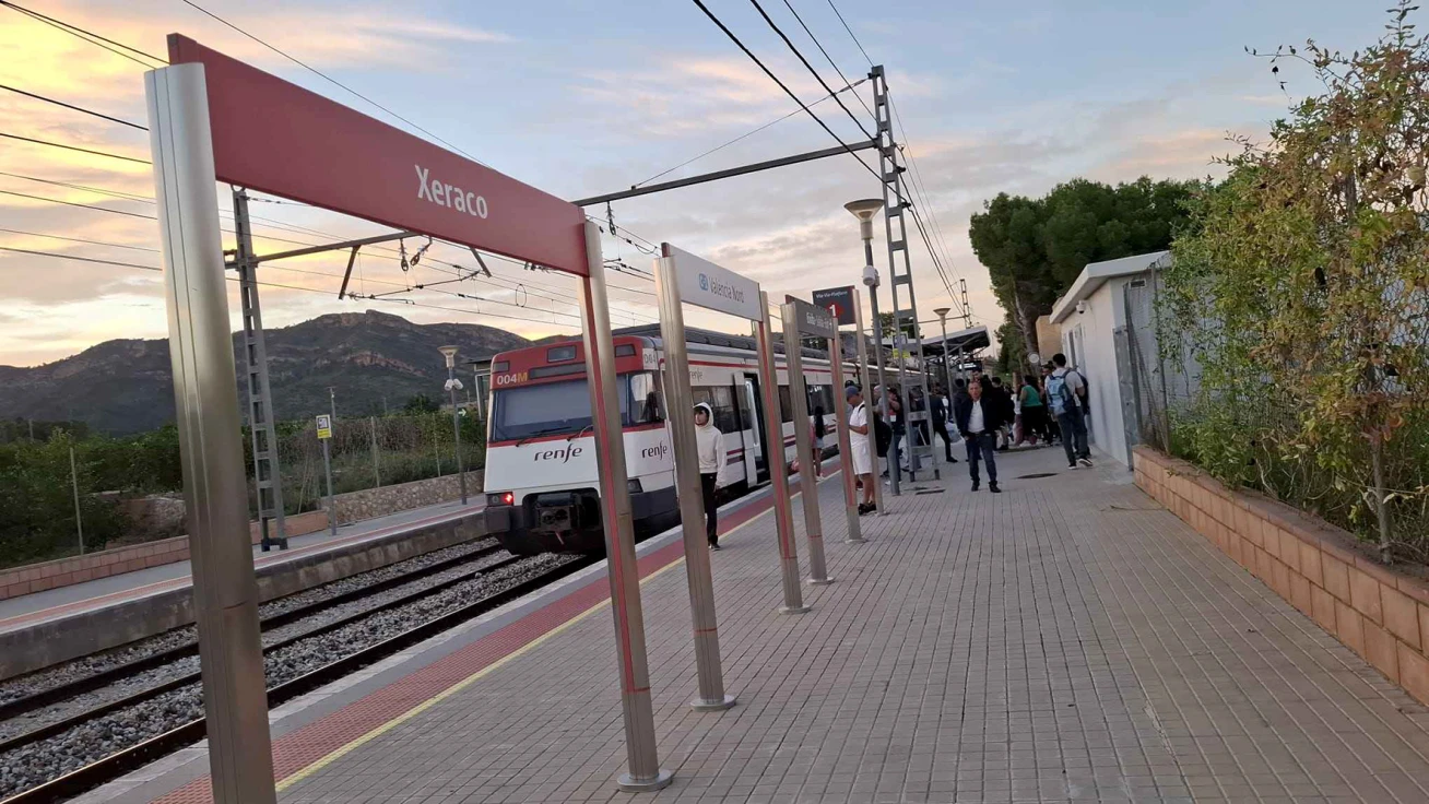 Renfe programa 24 trenes especiales de Cercanías para asistir a la “Mascletà”