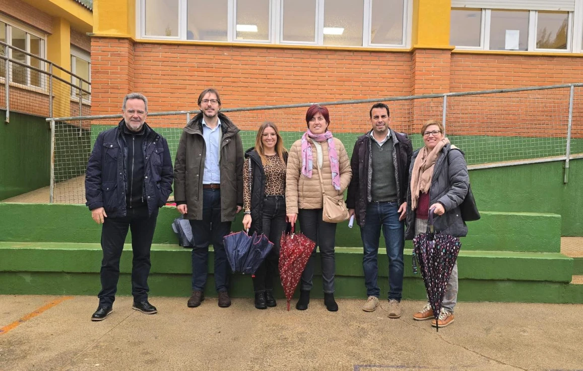 El director general de Infraestructuras Educativas de la Generalitat visita el colegio de Barx