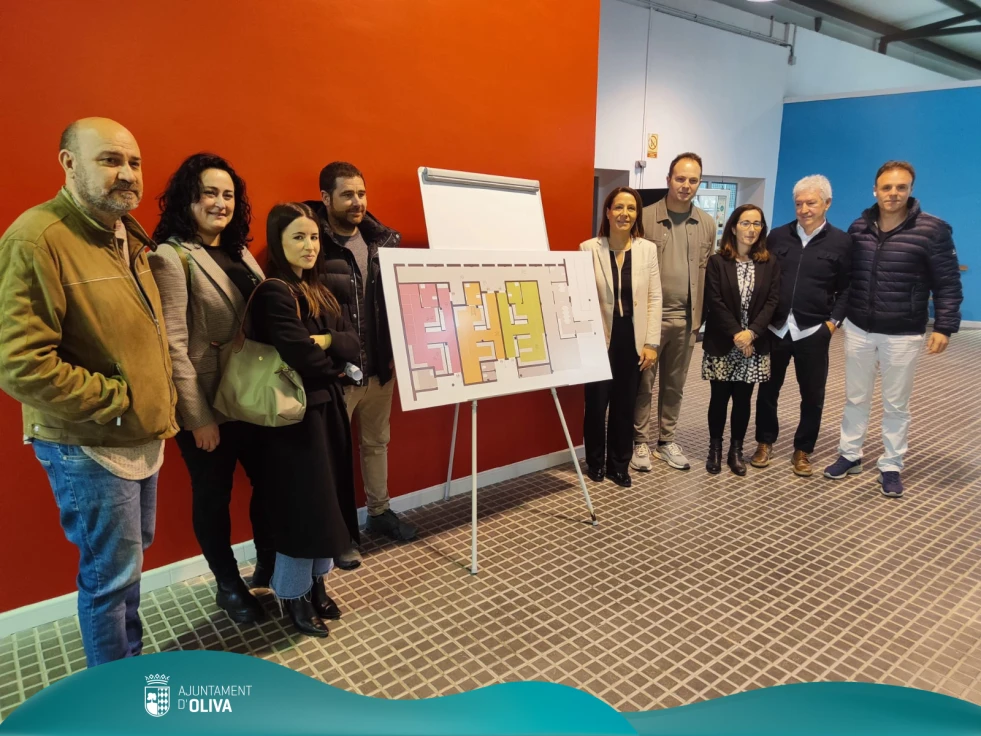 Oliva adjudica la reforma y ampliación de los vestuarios de la piscina climatizada
